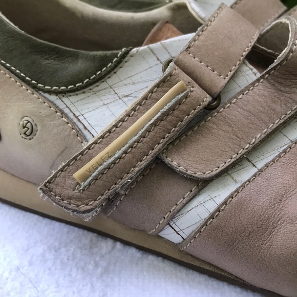 Velez Casual! - Picture 2 of 5